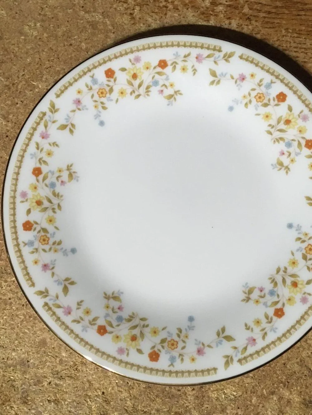 SET OF 8 FLORAL PATTERN PLATES KELTCRAFT 9178 LILING ROYAL SWIRL